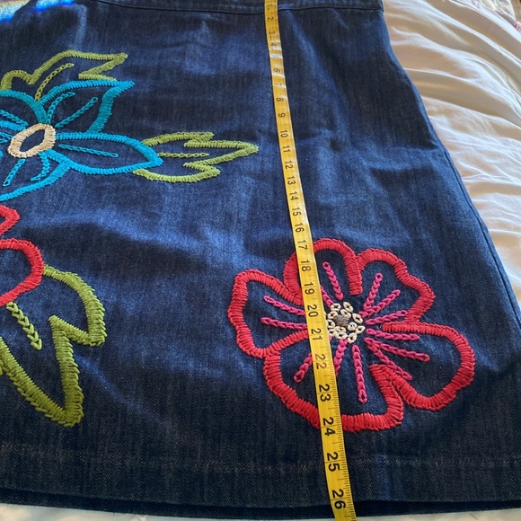 Boden women’s denim heavy appliqué SKIRT 14 16L worn once - Picture 8 of 8